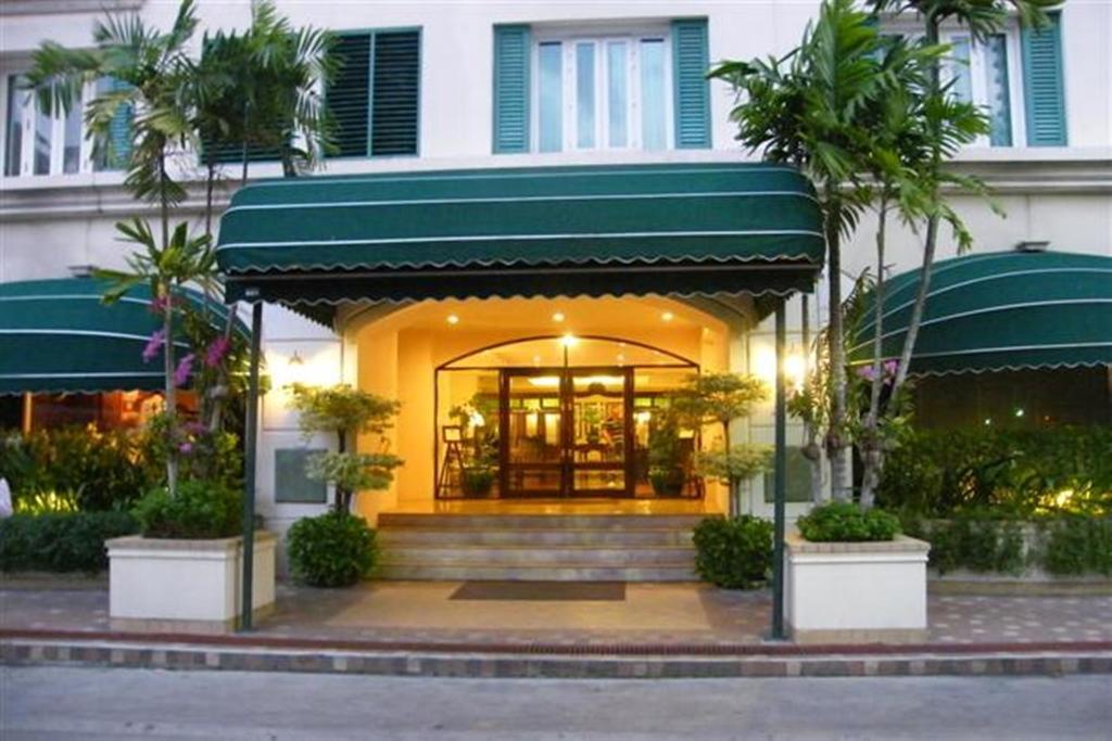At 21 Saladaeng Aparthotel Bangkok Buitenkant foto